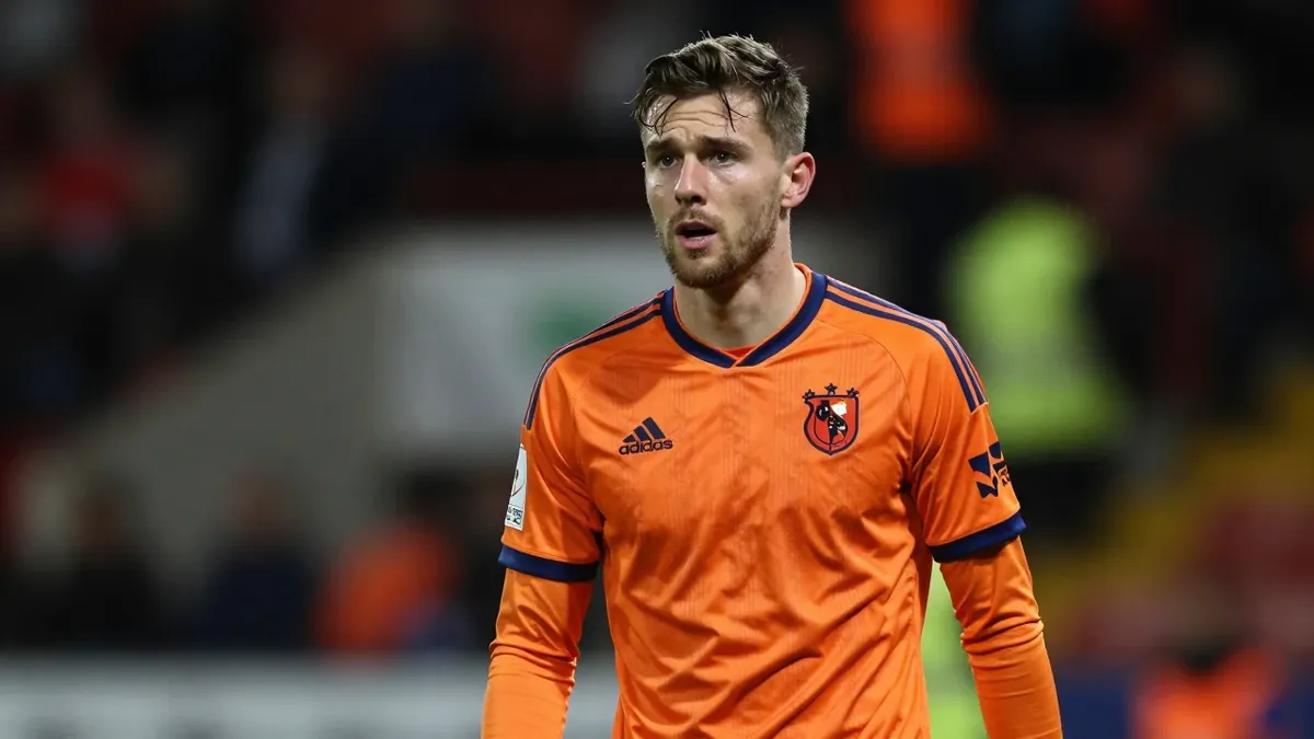 Luton Town have lodged a £500,000 bid for Barnsley's Irish midfielder Luca Connell, a long-term target