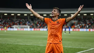 Devante Cole scored two stoppage-time penalties as Luton Town fought back to draw 1-1 with Colchester United before...